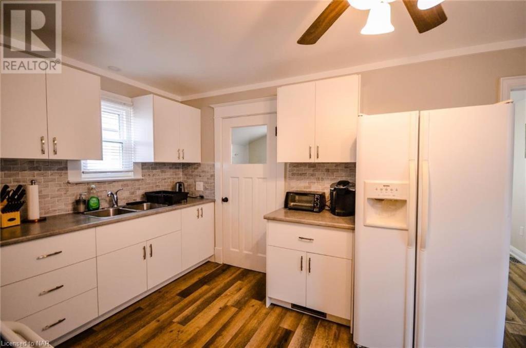 Cozy 3 Bedroom Downtown Cottage With Complimentary Breakfast Delivered Daily To The Rental 나이아가라 폭포 외부 사진