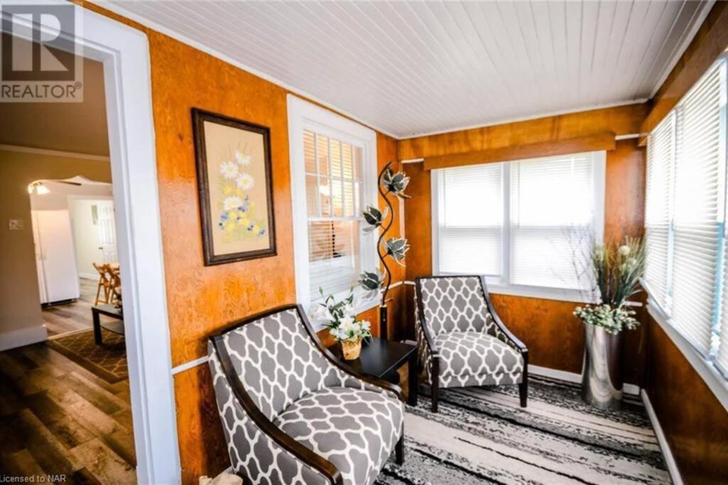 Cozy 3 Bedroom Downtown Cottage With Complimentary Breakfast Delivered Daily To The Rental 나이아가라 폭포 외부 사진