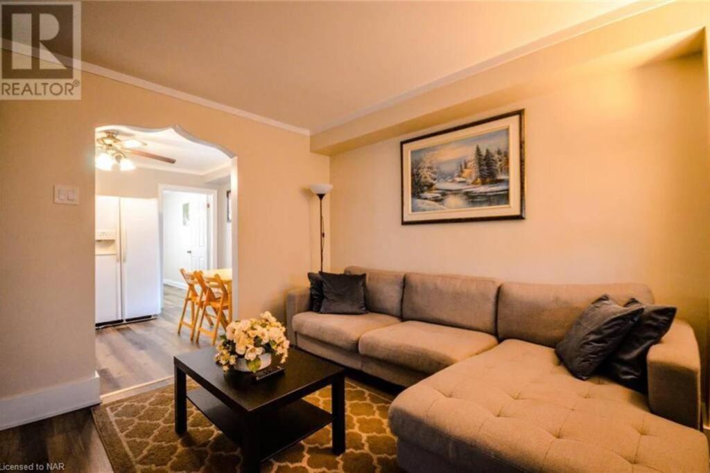 Cozy 3 Bedroom Downtown Cottage With Complimentary Breakfast Delivered Daily To The Rental 나이아가라 폭포 외부 사진