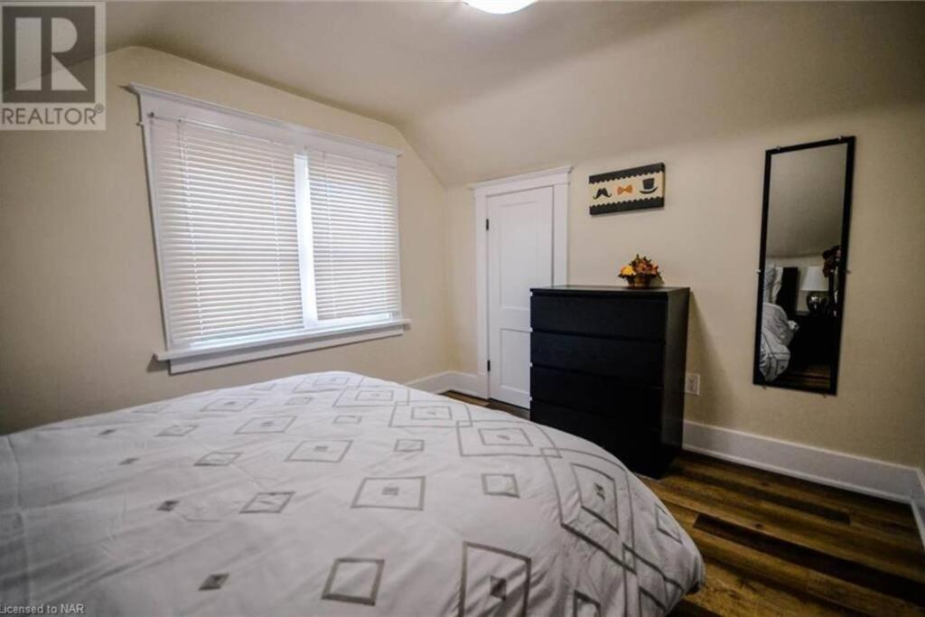 Cozy 3 Bedroom Downtown Cottage With Complimentary Breakfast Delivered Daily To The Rental 나이아가라 폭포 외부 사진