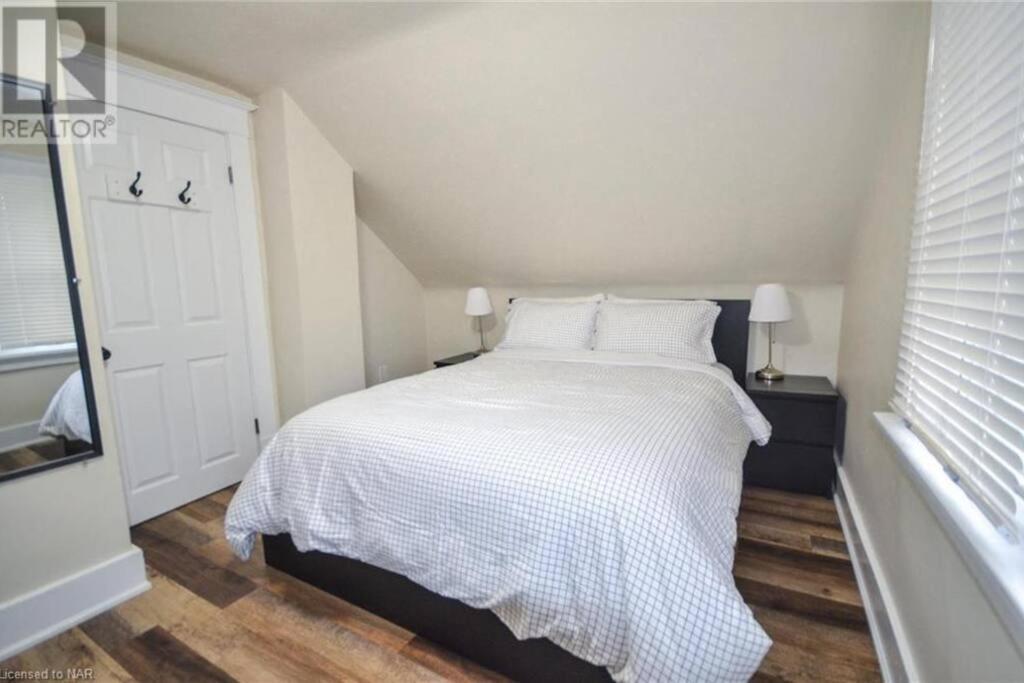 Cozy 3 Bedroom Downtown Cottage With Complimentary Breakfast Delivered Daily To The Rental 나이아가라 폭포 외부 사진