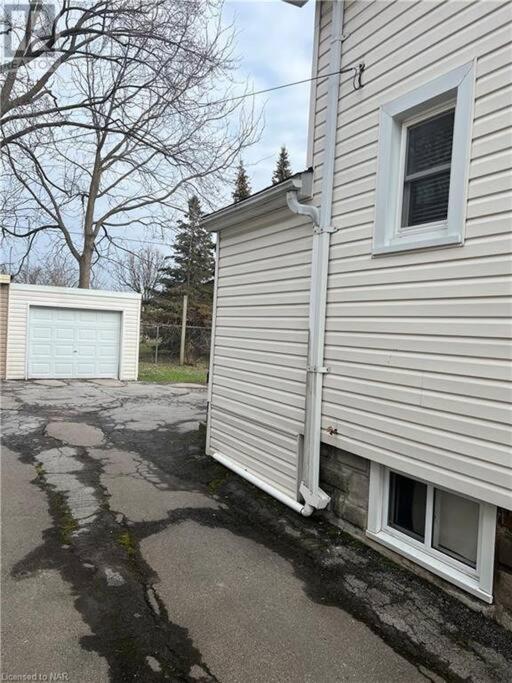Cozy 3 Bedroom Downtown Cottage With Complimentary Breakfast Delivered Daily To The Rental 나이아가라 폭포 외부 사진